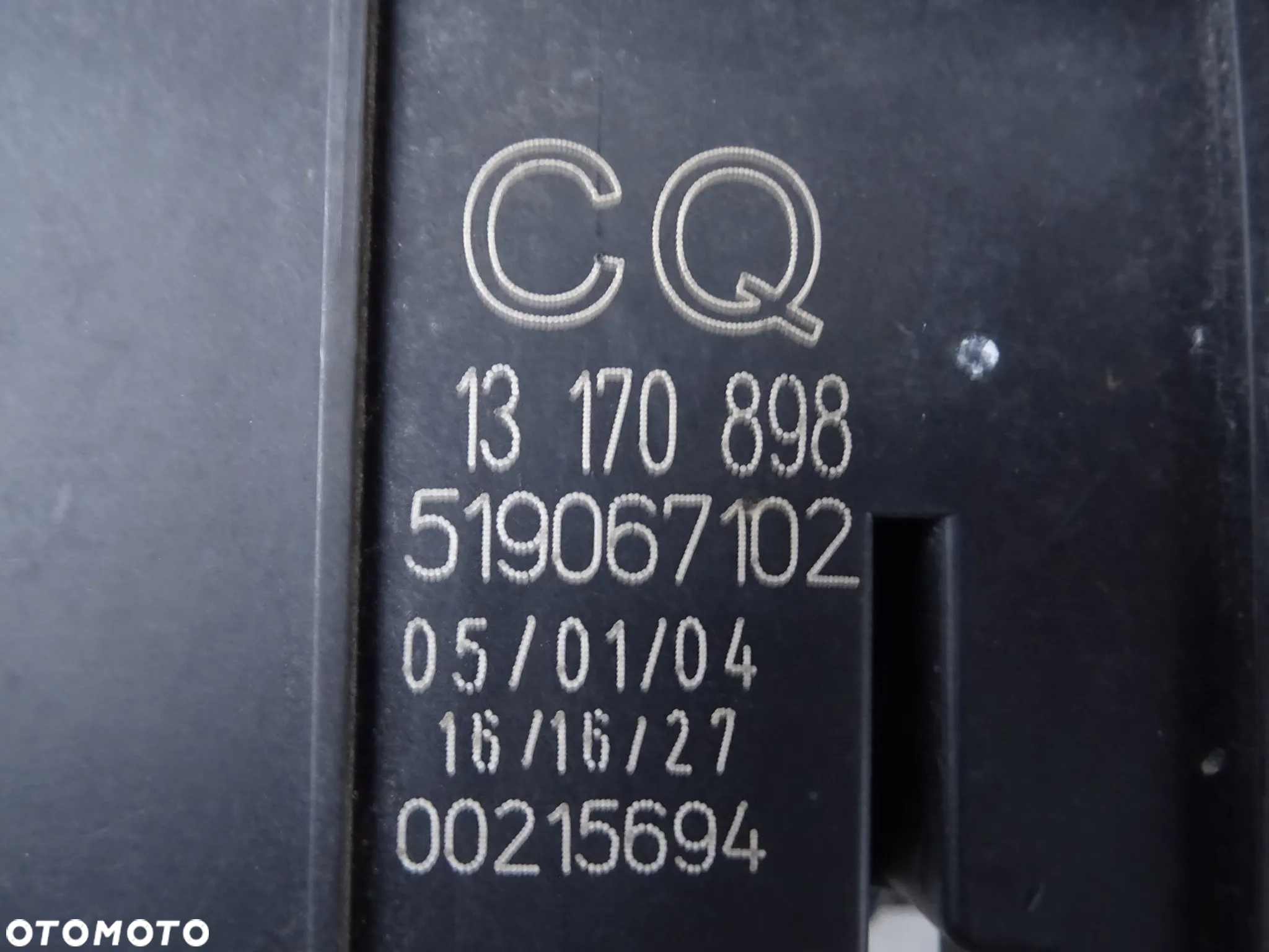 SKRZYNKA BEZPIECZNIKÓW MODUŁ NADWOZIA UEC OPEL SIGNUM VECTRA C, CQ - KOD PIN - 5