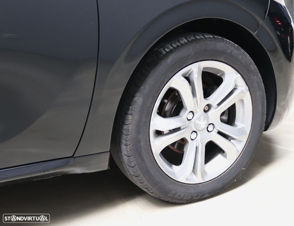 Peugeot 208 1.2 PureTech Active - 4