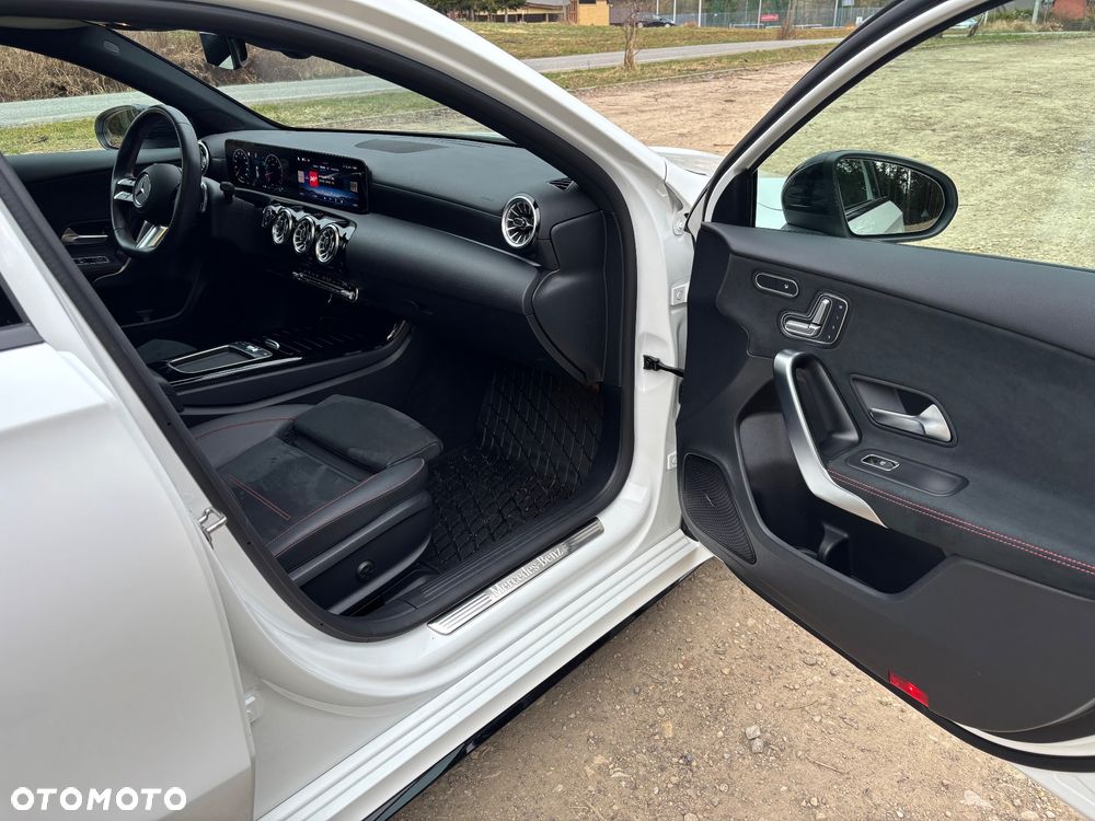Mercedes-Benz Klasa A 220 4-Matic AMG Line 7G-DCT - 9