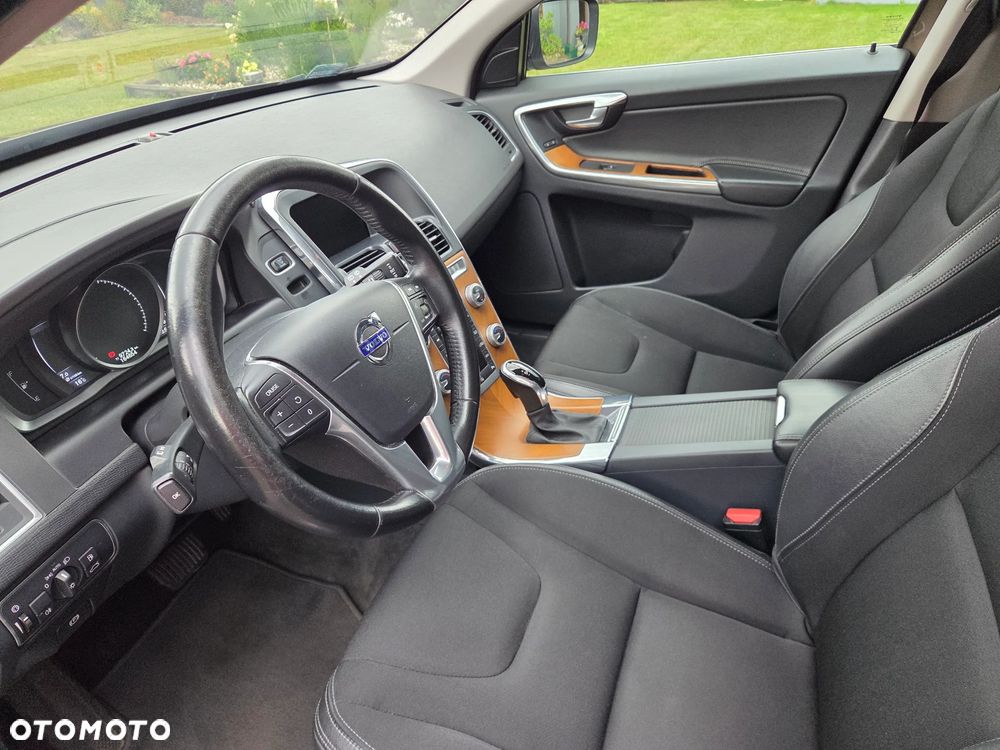 Volvo XC 60 D3 Drive-E Momentum - 9