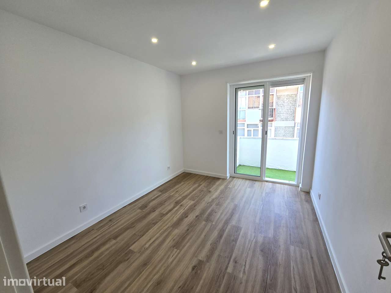 Apartamento T3 Totalmente Remodelado – Cacém - Grande imagem: 2/26