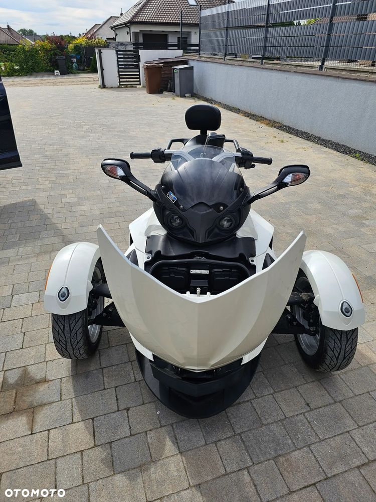 Can-Am Spyder - 15