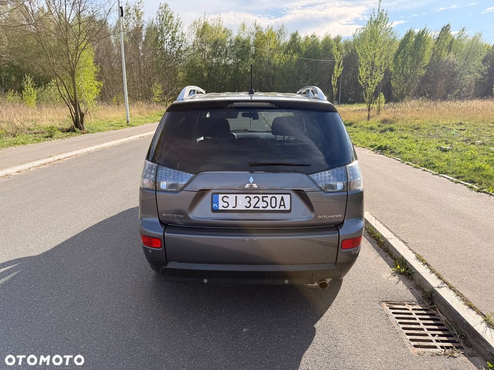 Mitsubishi Outlander 2.4 Intense + CVT - 6