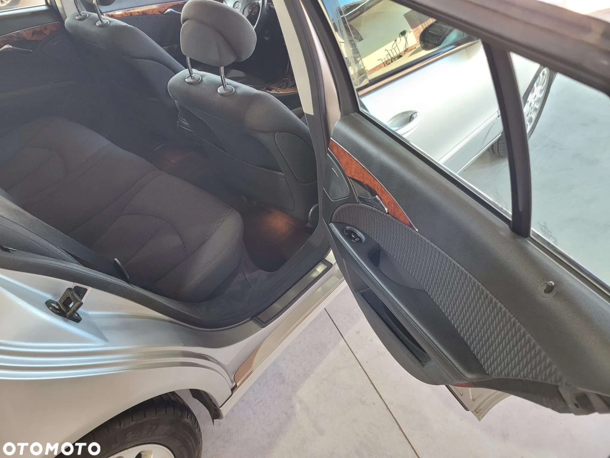 Mercedes-Benz Klasa E 200 T Kompressor Automatik Elegance - 11