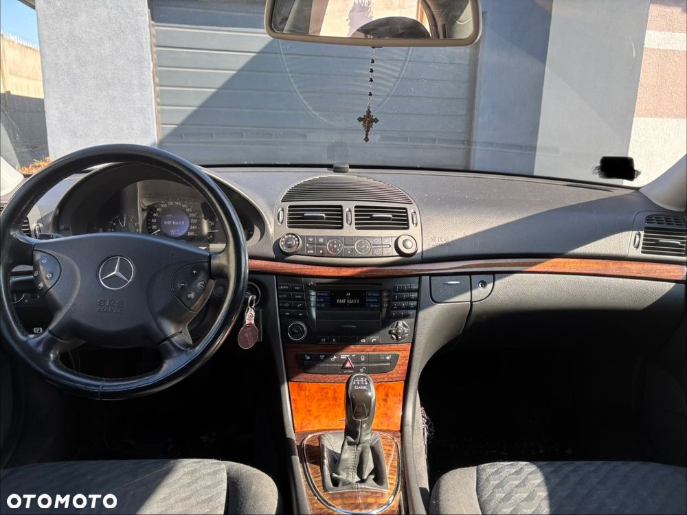 Mercedes-Benz Klasa E 240 Classic - 6