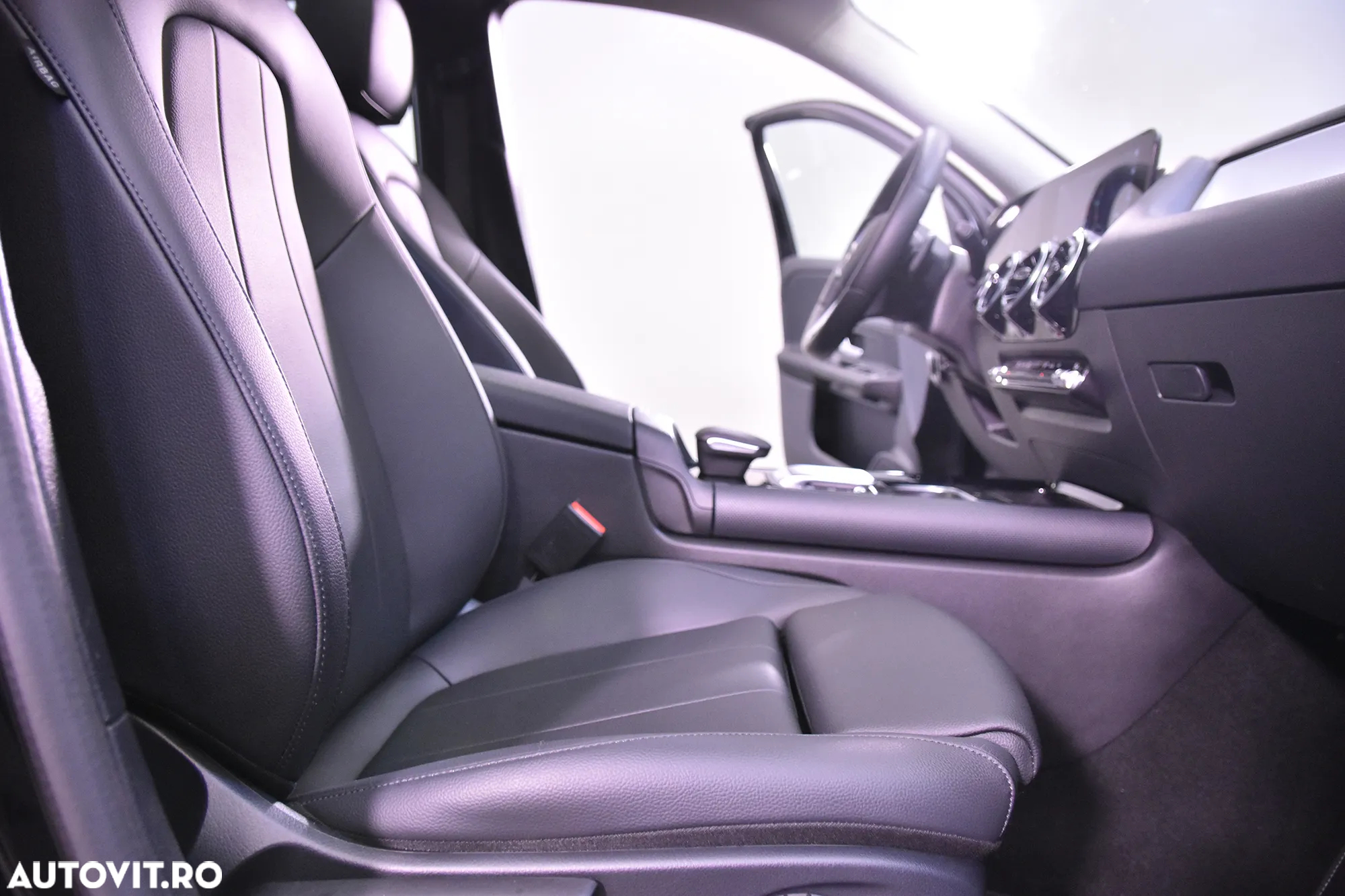 Mercedes-Benz GLA 250 4Matic 8G-DCT - 11