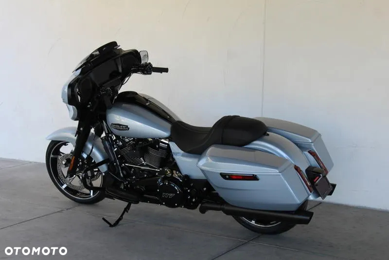 Harley-Davidson Touring Street Glide - 4