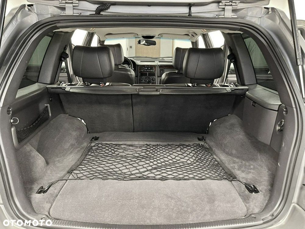 Jeep Grand Cherokee - 31