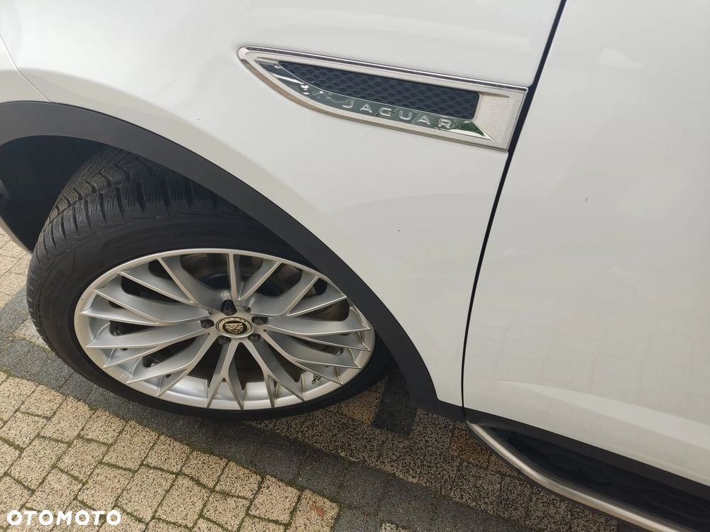 Jaguar E-Pace - 12