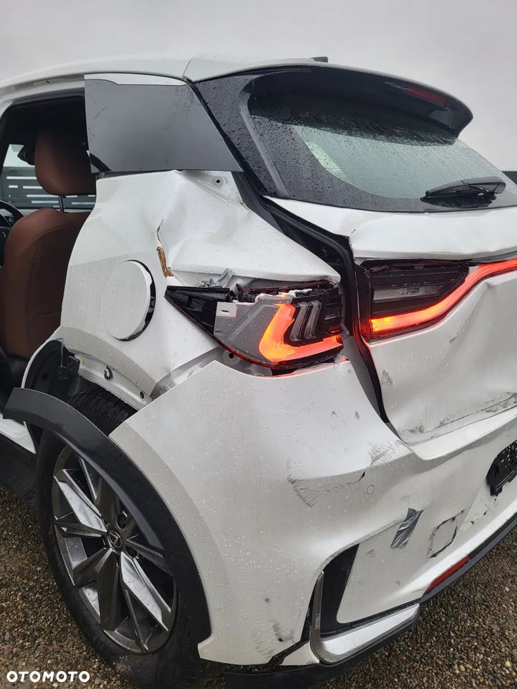 Lexus LBX AWD E-Four Relax - 19