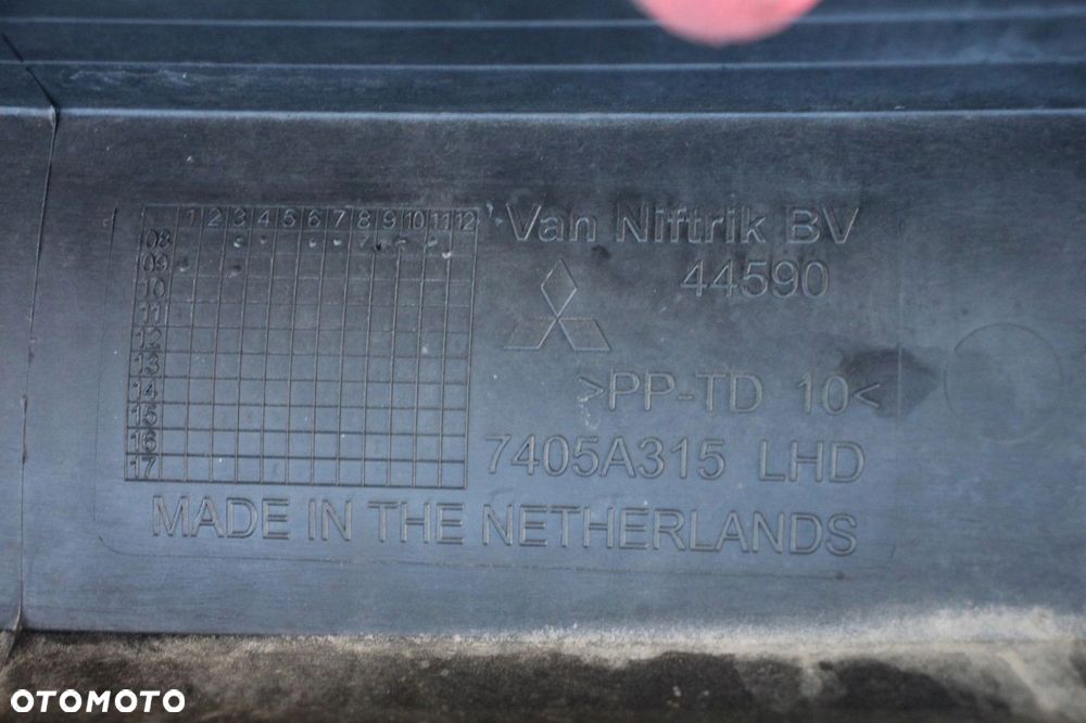 Podszybie plastikowe MITSUBISHI COLT Z30 oryginalne 7405A315 - 7