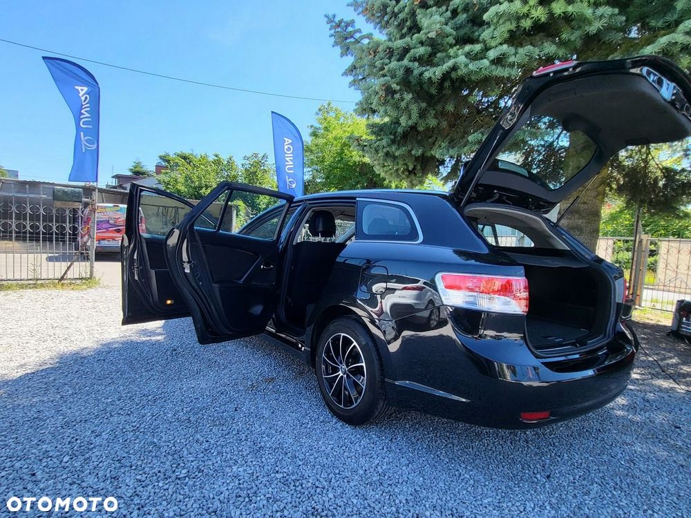 Toyota Avensis - 11