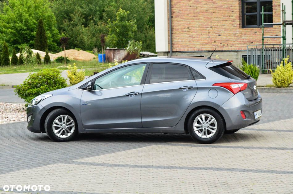 Hyundai i30 blue 1.6 CRDi Trend - 12