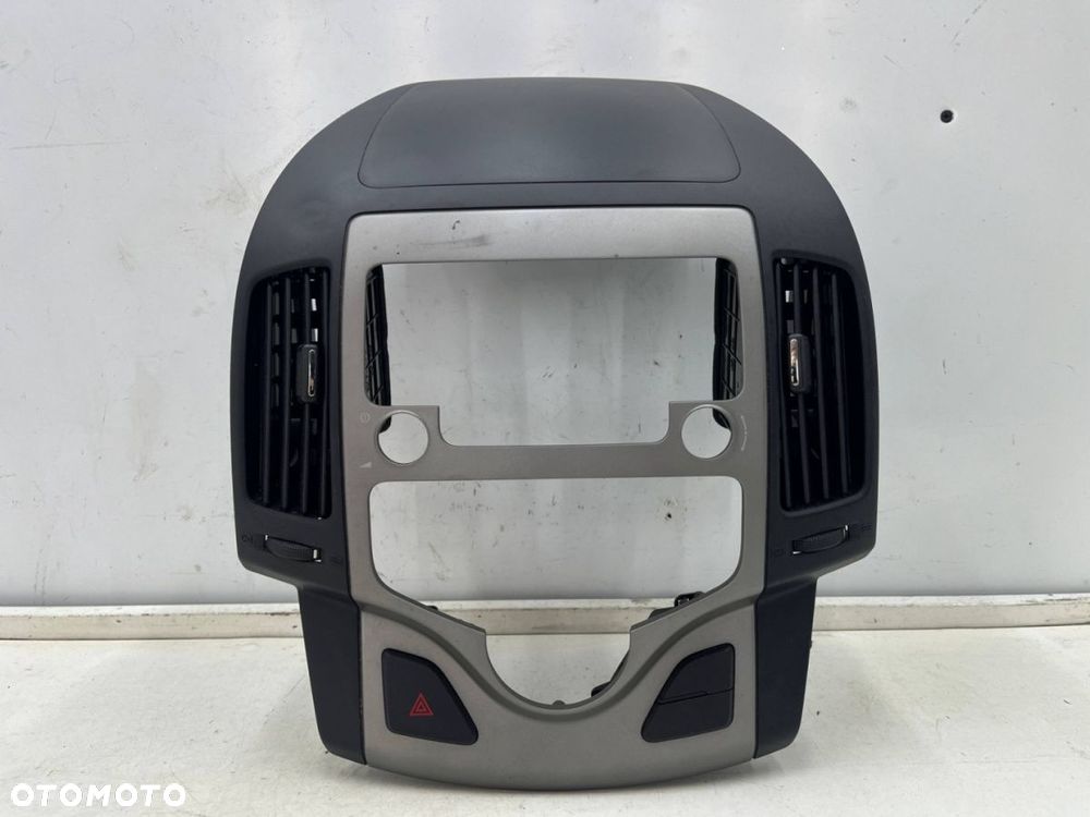 Ramka radia Hyundai i30 I FD 07-12r. Panel konsola środkowa deski klimy dekor kratki nawiewu - 1