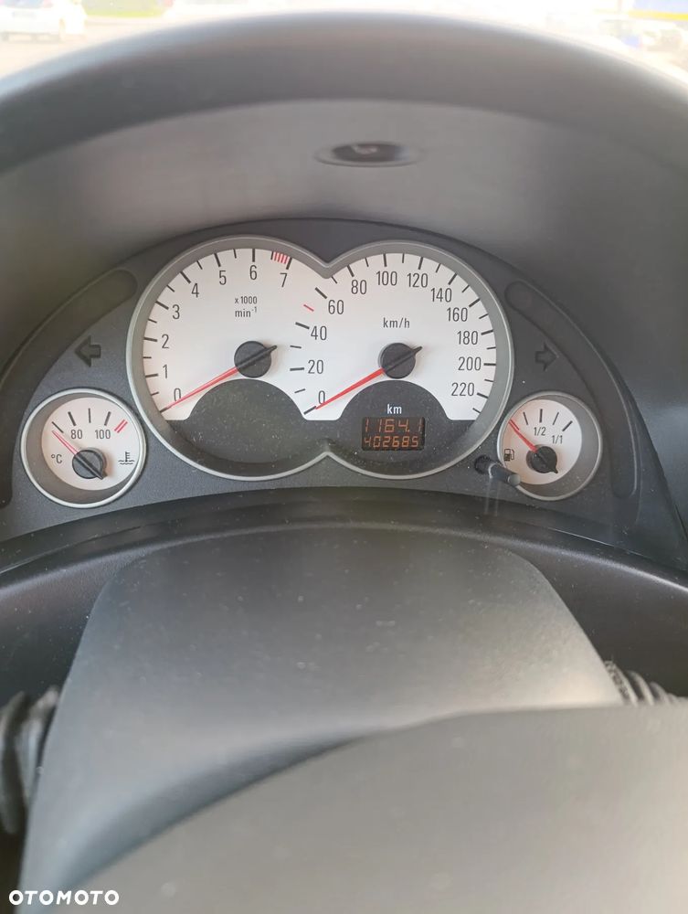 Opel Corsa 1.8 16V GSI - 8