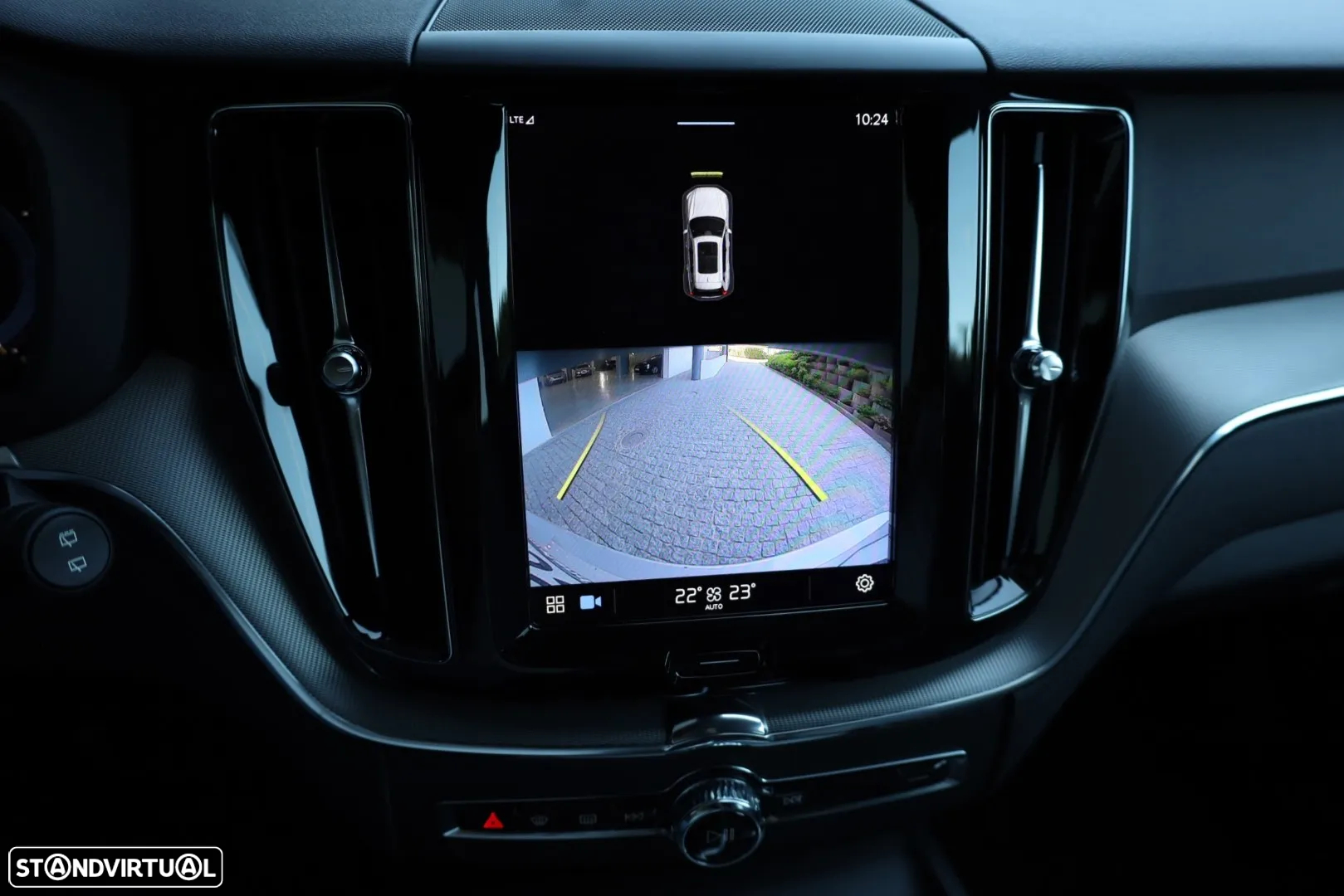 Volvo XC 60 2.0 B4 Plus Dark - 38