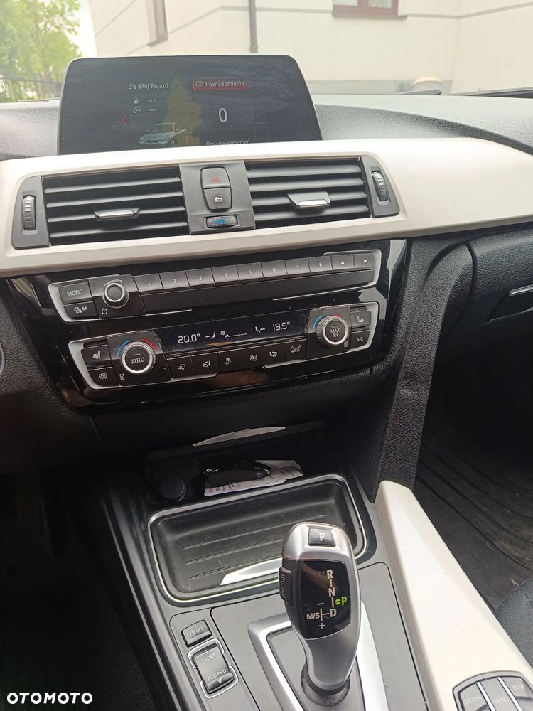 BMW Seria 3 320d Edition Luxury Line Purity - 16