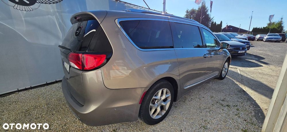 Chrysler Pacifica - 6