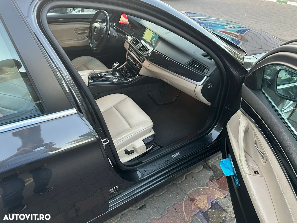 BMW Seria 5 525d xDrive Touring - 16