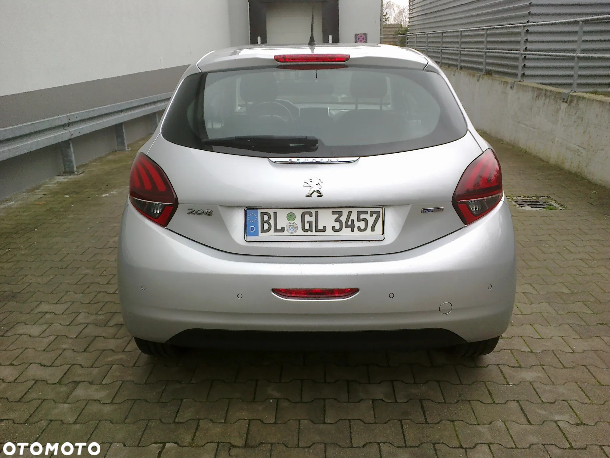 Peugeot 208 - 11