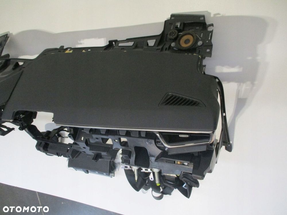 Konsola pulpit deska TOYOTA COROLLA E21 - 2