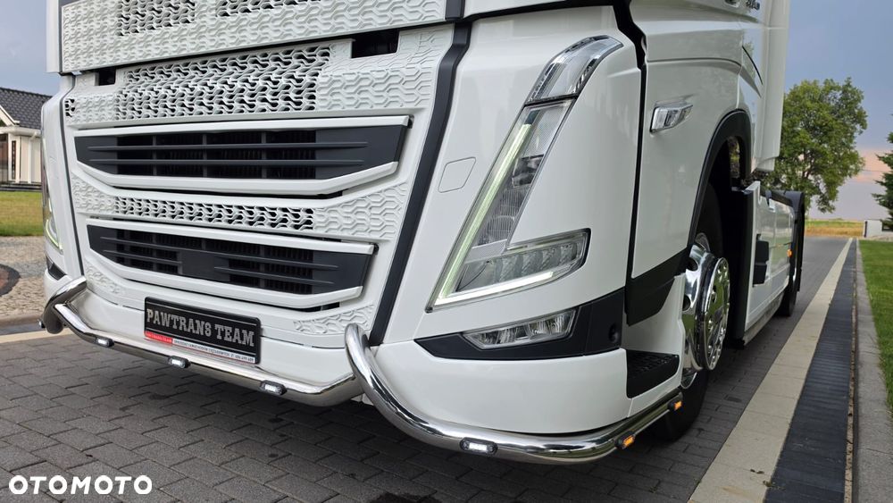 Volvo ///FH///500///2023/// GLOBETROTTER///XXL///FULLLED/// VIRTUAL COCPIT///KLIMATYZACJA POSTOJOWA///ALUFELGI///RADARY/// KAMERA///WYŚWIETLACZ OBCIĄŻENIA/// ZABUDOWY MIĘDZYOSIOWE/// STAN BARDZO DOBRY - 14