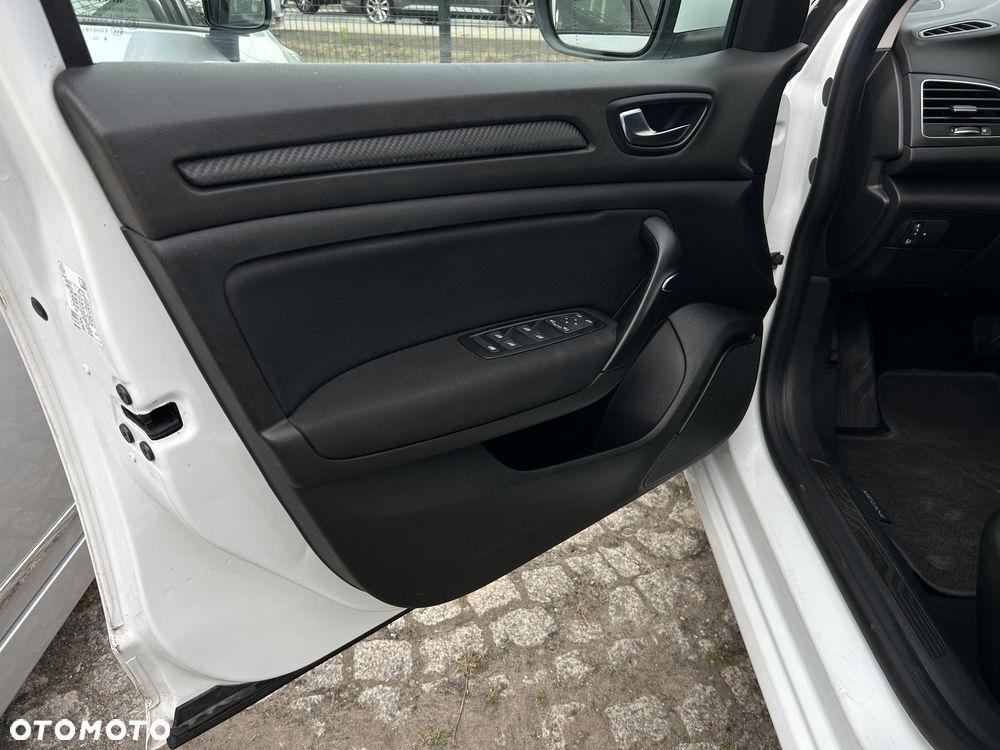 Renault Megane TCe 140 GPF EDC ZEN - 14