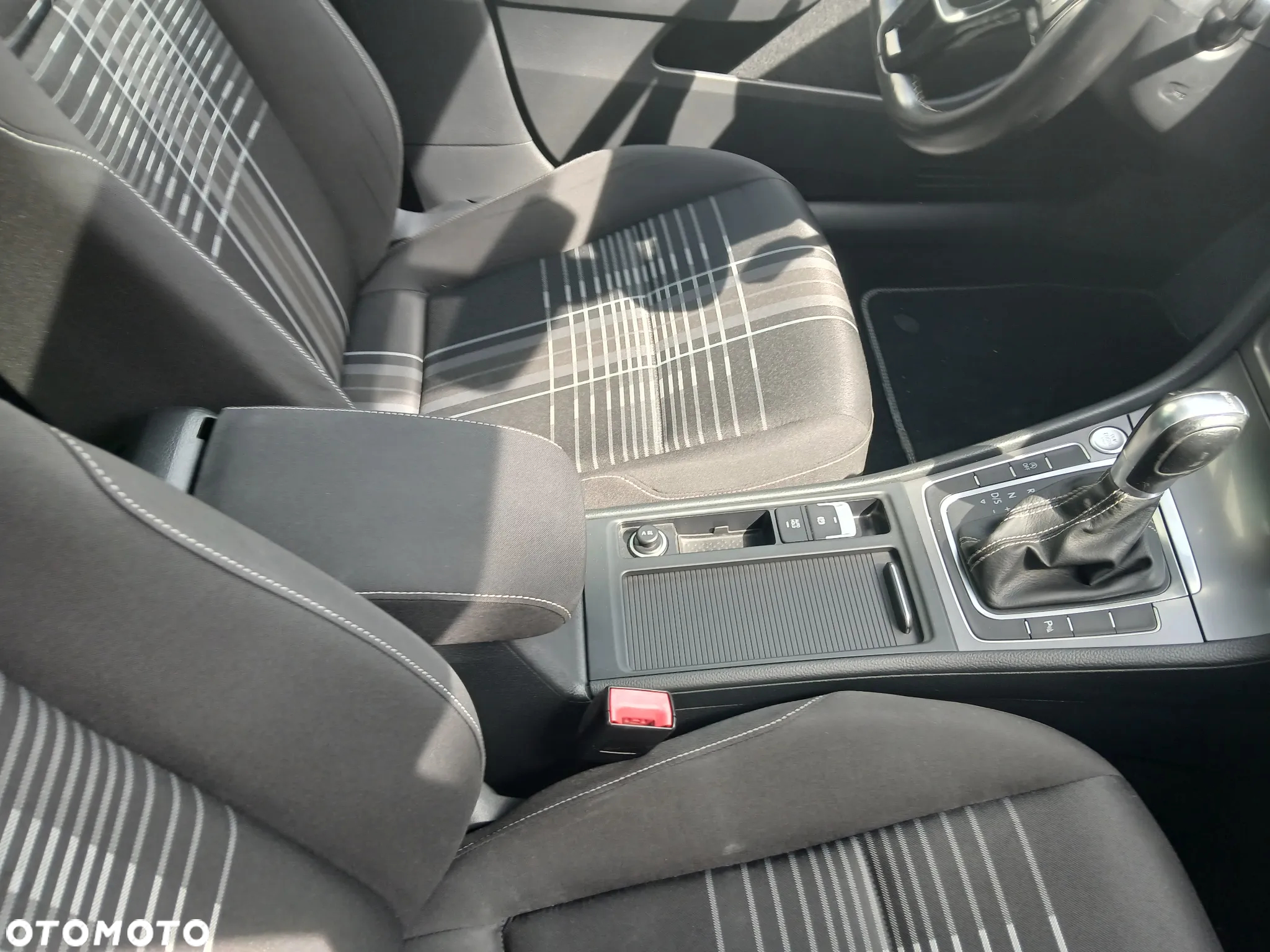 Volkswagen Golf 2.0 TDI BlueMotion Technology DSG Lounge - 18