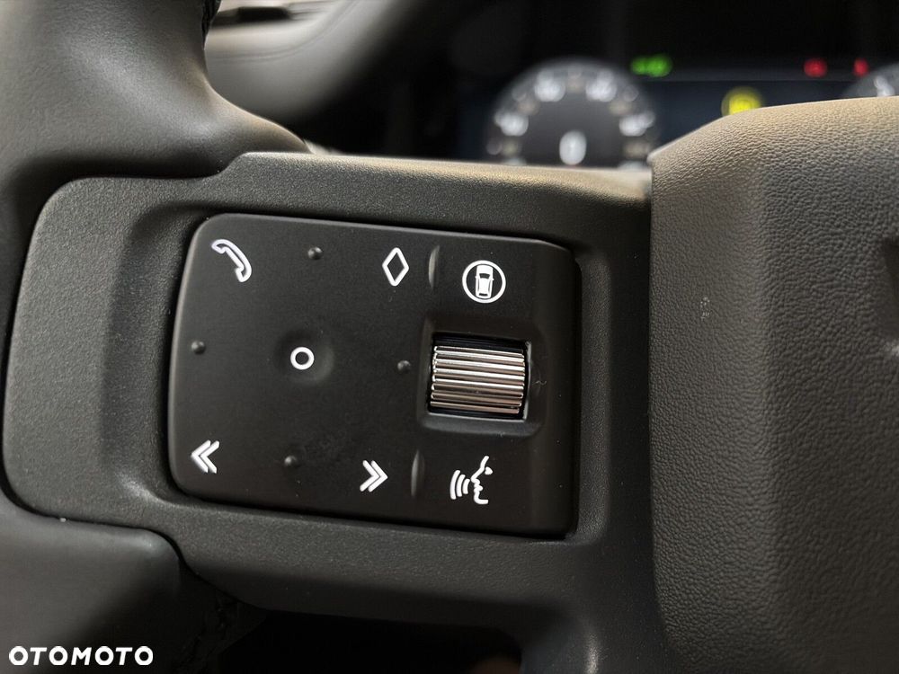 Land Rover Defender - 24