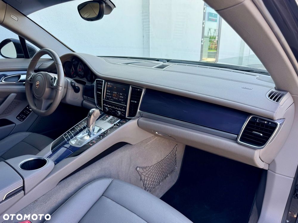 Porsche Panamera 4S PDK - 12