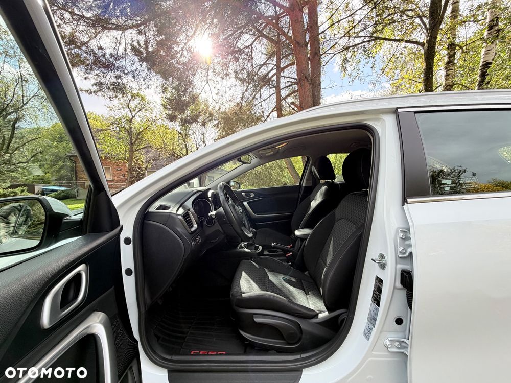 Kia Ceed 1.6 CRDi mHEV L - 14