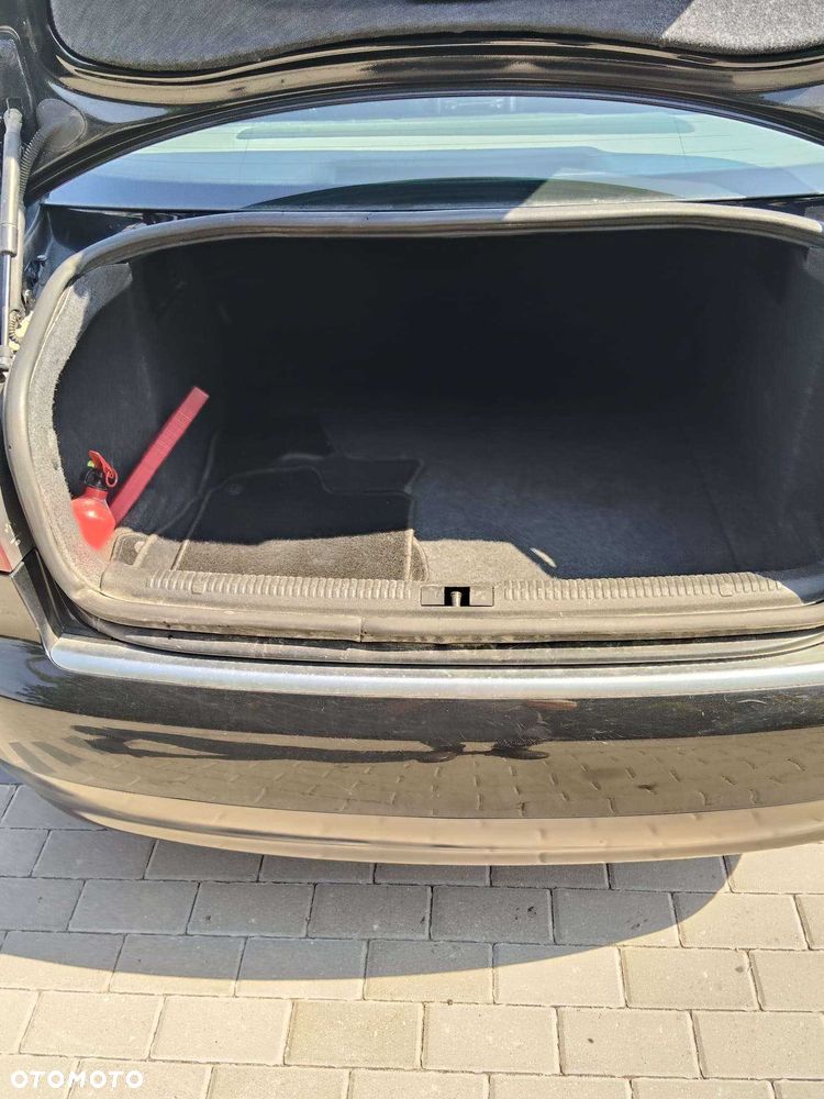 Audi A4 Limousine - 8
