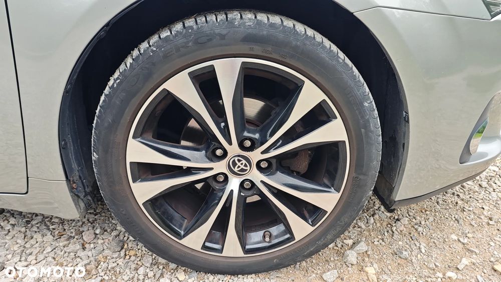 Toyota Avensis - 16