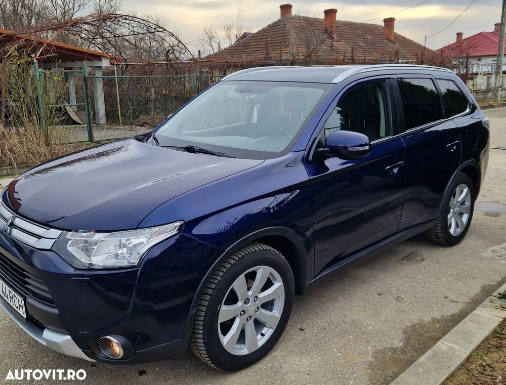 Mitsubishi Outlander - 2