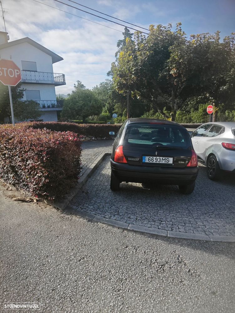 Renault Clio 1.9 D RN — fotografia 13