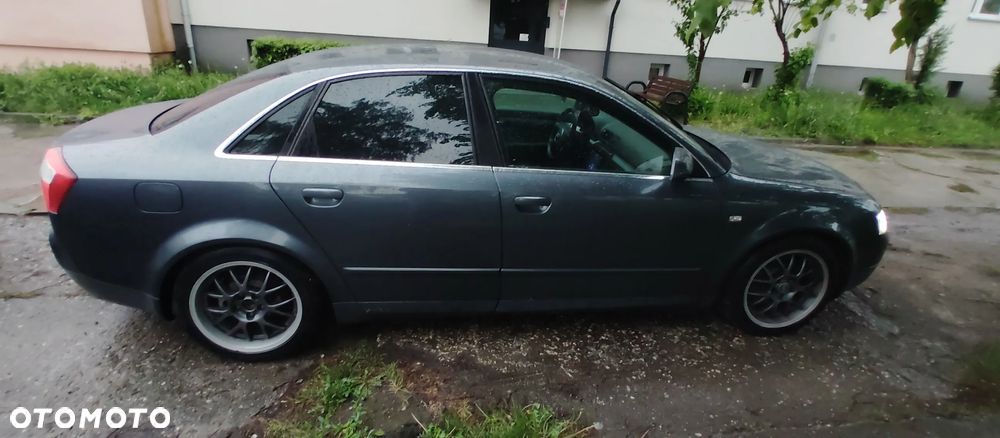 Audi A4 Limousine - 4