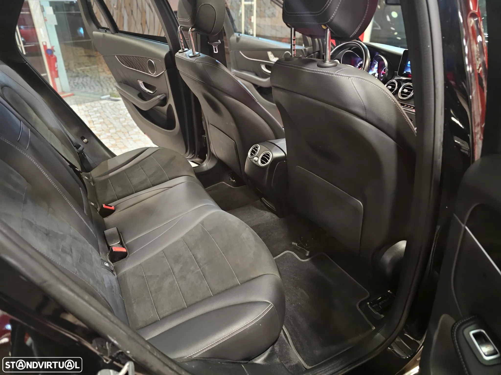 Mercedes-Benz GLC 250 d 4Matic 9G-TRONIC AMG Line - 11