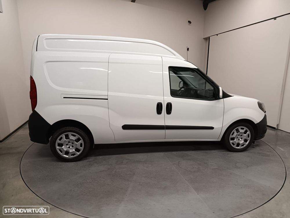 Fiat Doblo 1.6 M-Jet XL (3 Lug. ) - 10
