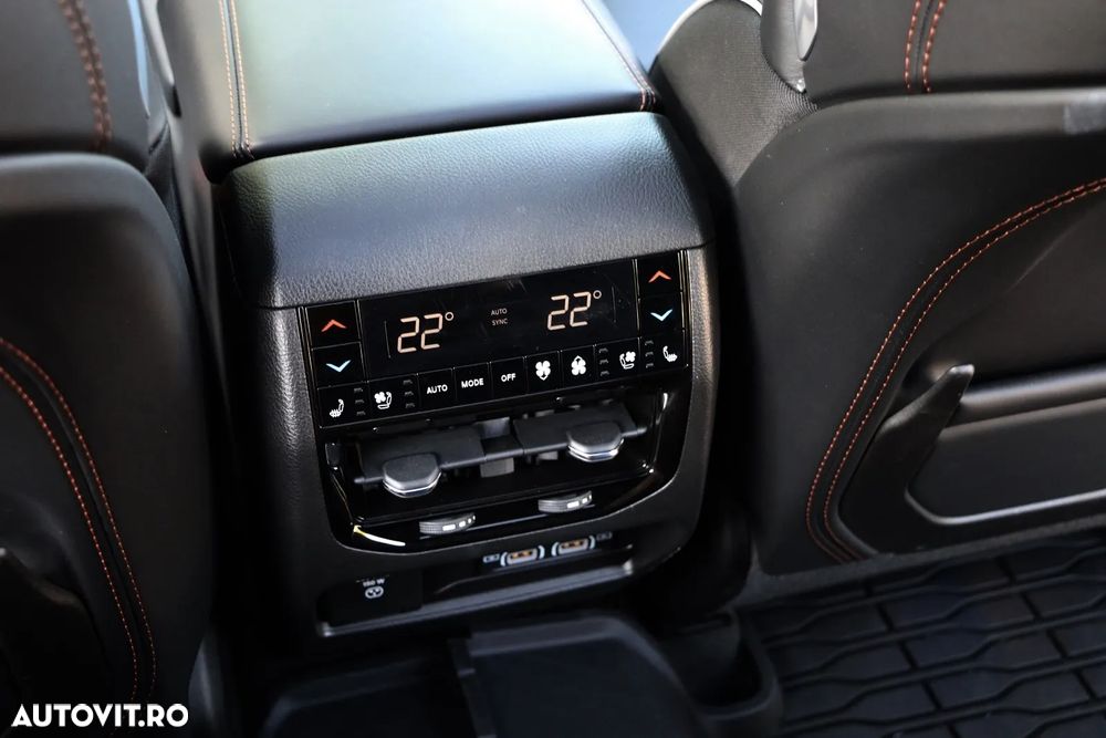 Jeep Grand Cherokee - 27