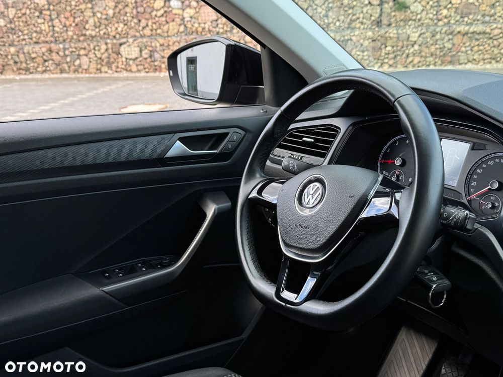 Volkswagen T-Roc - 13