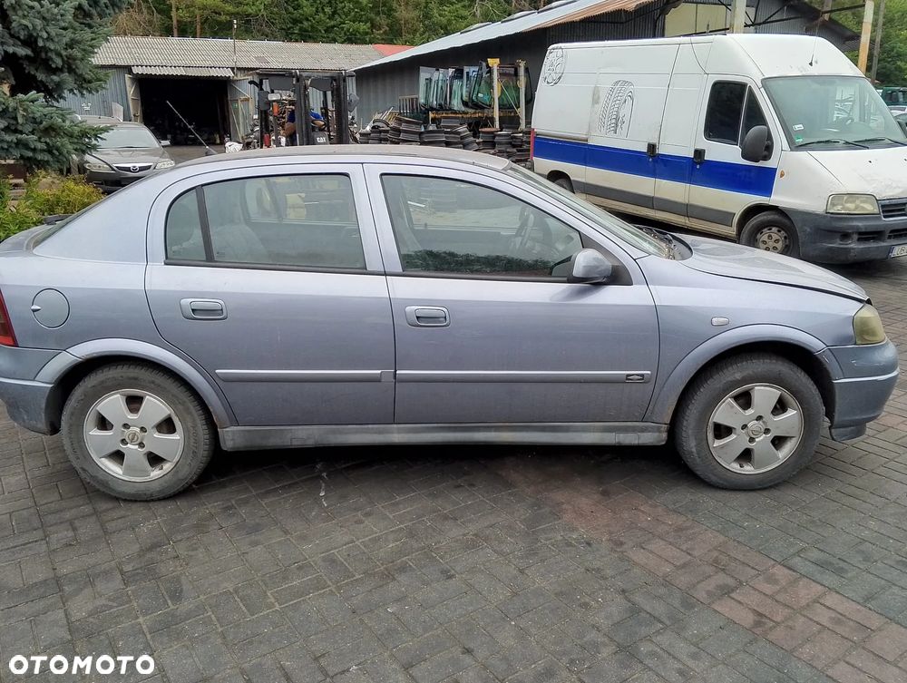 Opel Astra G (03r.) 1.7 CDTI 80KM. Silnik Z17DTL Skrzynia M79/F17 W355  lakier 4AU.Cały na części. GWARANCJA !!!  Przód Tył Zestaw Komplet Drzwi Klapa Zderzak Błotnik Maska Grill Atrapa Szyba Pas Lampa Lusterko Boczki Fotel Kanapa Kokpit Deska Rozdzielcza Przełącznik Włącznik Sterownik Przewody Wiązka Instalacja Moduł Komputer Czujnik Listwa Pompa Alternator Wtryski Głowica Rozrusznik Kompresor Sprzęgło Dwumas Silnik Skrzynia ABS Klimatyzacji Paliwa Wspomagania Kolektor Turbina Przepustnica Zawór Chłodnica Koło Hak Belka Sanki Zawieszenie Mcpherson Półoś Amortyzator Wydech Tłumik Zacisk Most - 5