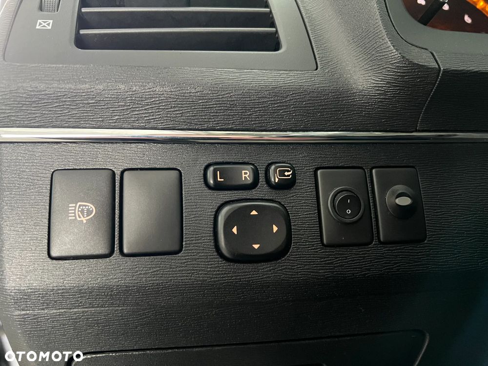 Toyota Avensis 2.0 Prestige NAVI MS - 22