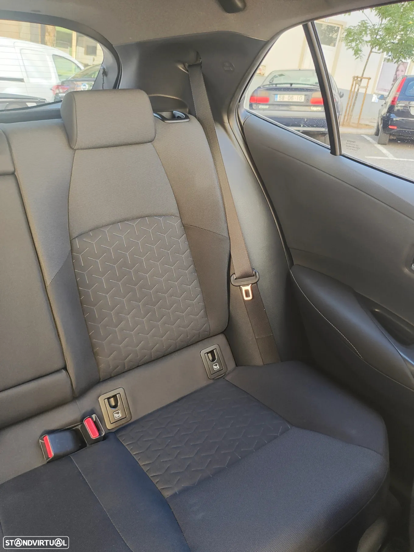 Toyota Corolla 1.8 Hybrid Square Collection - 17