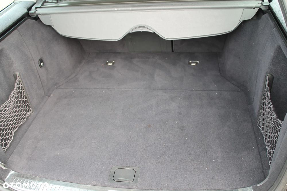 Mercedes-Benz Klasa C 200 CGI Elegance - 26