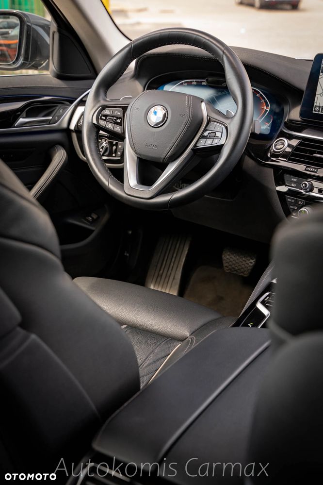 BMW Seria 5 530i xDrive Luxury Line - 21