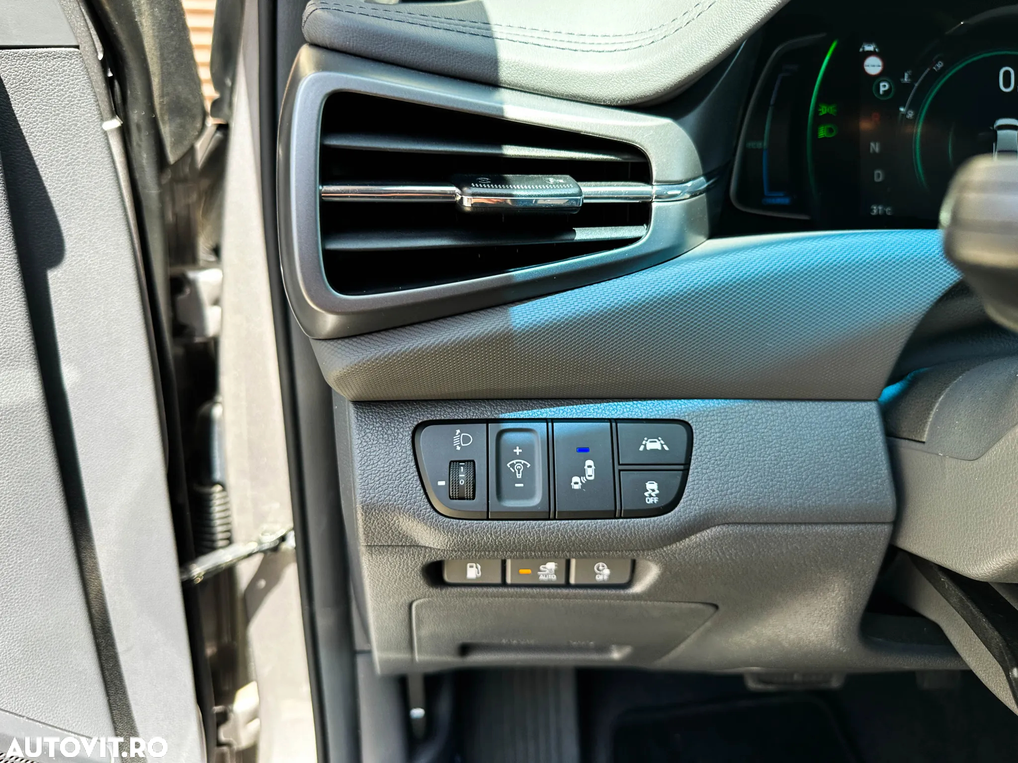Hyundai IONIQ Plug-In Hybrid 1.6 141CP Exclusive - 17