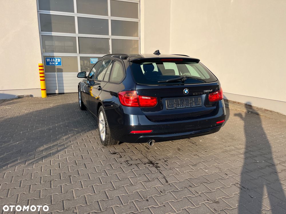 BMW Seria 3 318d Sport Line - 11