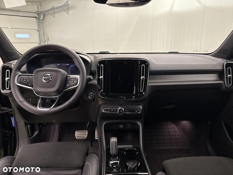 Volvo XC 40 B4 B AWD R-Design - 19