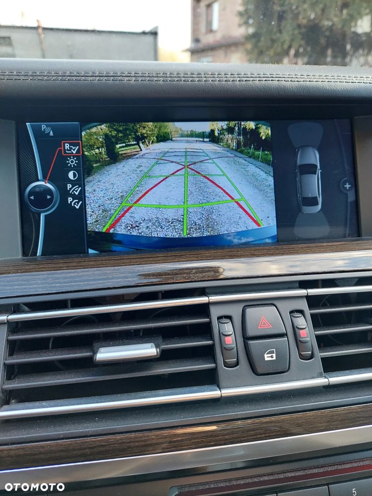 BMW Seria 7 750i L - 15
