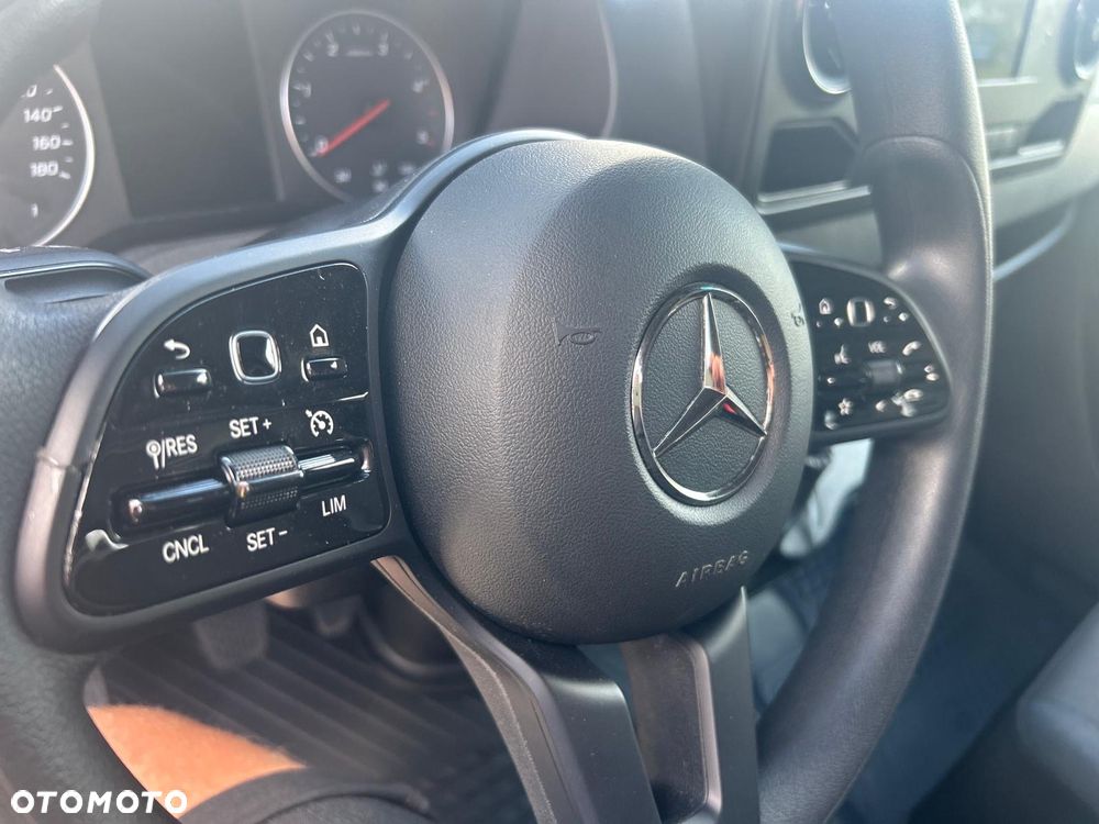 Mercedes-Benz Sprinter - 19